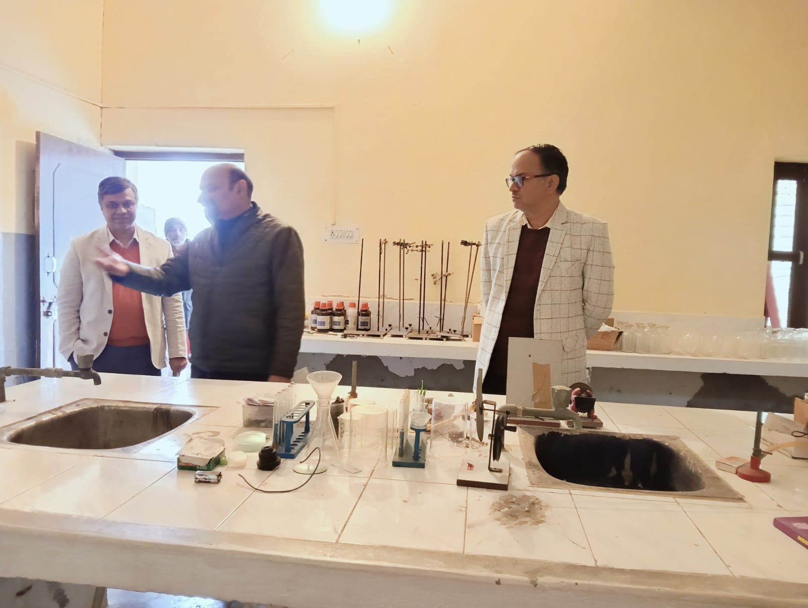 Campus life: conferring in the science laboratory
